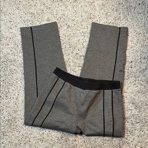 Lululemon Light Strides Black &‎ Gray Crop Activewear Pant Size 4